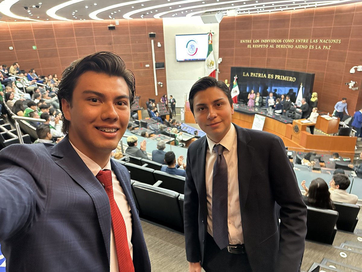 ericksventosa's tweet photo. Qué gran oportunidad la que puedo vivir como joven apasionado a la política @senadomexicano https://t.co/Hll9y01wPS