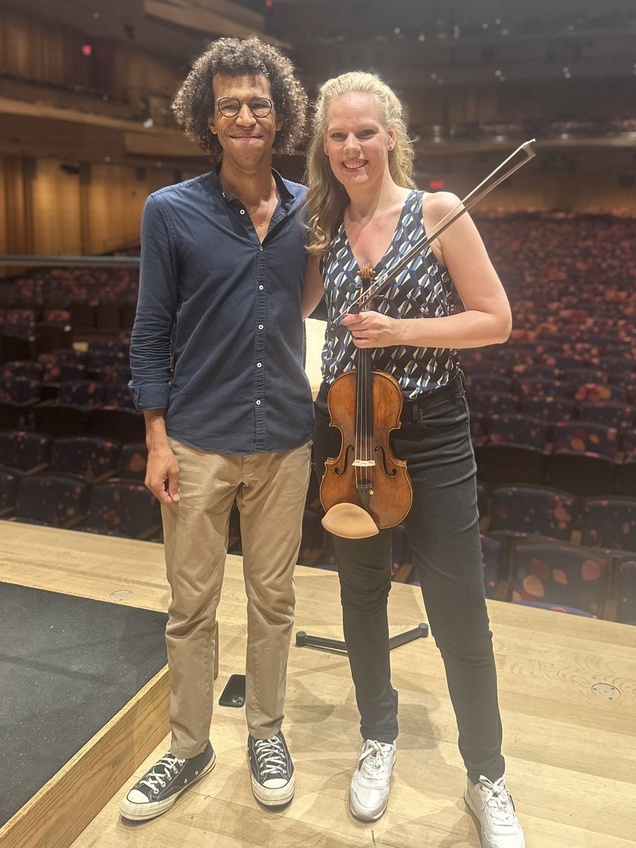 FestOrchLC's tweet photo. And welcome to our exciting soloist, #SimoneLamsma!!! She will be performing the Barber violin concerto 8/4 and 8/5 with us and Maestro @Jheyward843 at David Geffen Hall at 7:30pm 🎵
#mostlymozart #lincolncenter #orchestra #barber #violinconcerto #violin #concerto https://t.co/gqMaEUhKq3