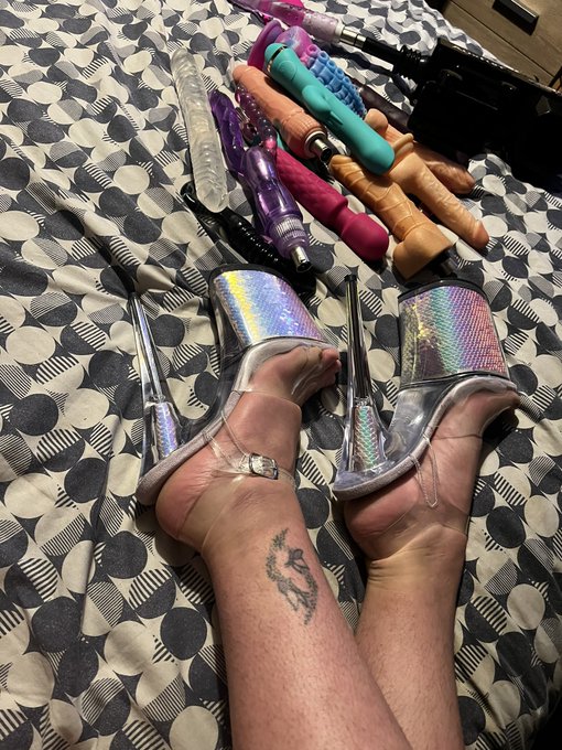 Toys and shoes every man/woman&rsquo;s dream follow me retweet and sub to my of https://t.co/ml8Ex9G7FL would