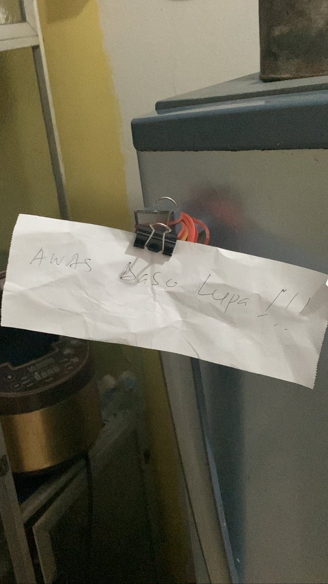 hari ini lagi mellow bawaannya jadi serba serbi ditangisin aja

padahal mak gue gak biasanya taro notes kek gini🥺🥺