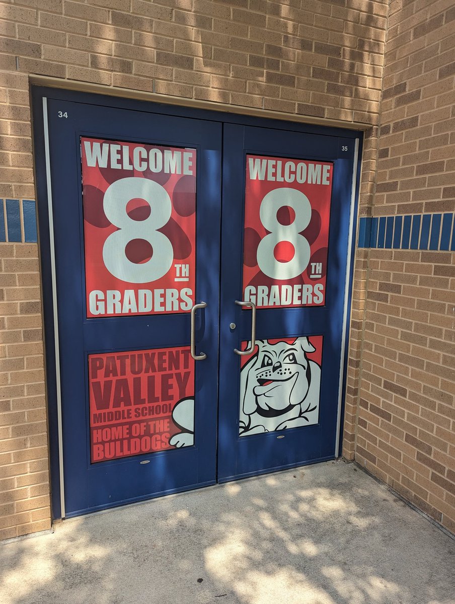 hcpss_pvms's tweet image. Check out our newly decorated doors and windows! #BulldogStrong.  We&apos;re almost ready for the new year to begin! @hcpss