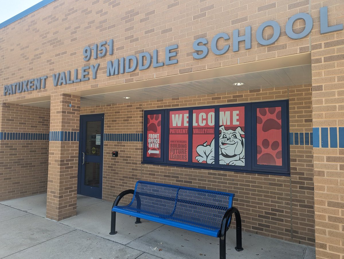 hcpss_pvms's tweet image. Check out our newly decorated doors and windows! #BulldogStrong.  We&apos;re almost ready for the new year to begin! @hcpss