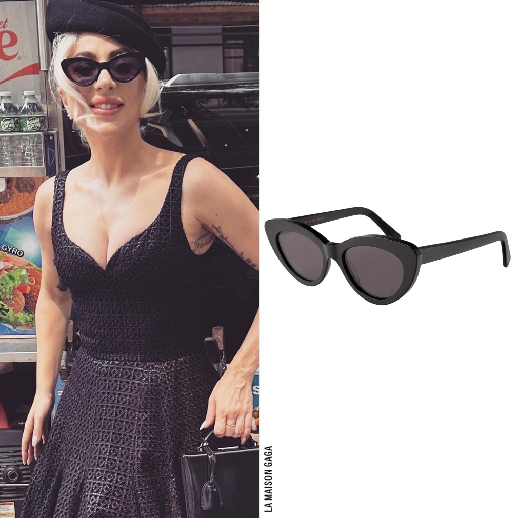 LaMaisonGaga_'s tweet image. Lady Gaga celebrates @itstonybennett's birthday in NYC wearing NYC designer @CSiriano Spring/Summer 2018 dress, #GigiBurris "Laura" halo hat, @Illesteva "Pamela" sunglasses and her #MarkCross "Grace" box bag!
