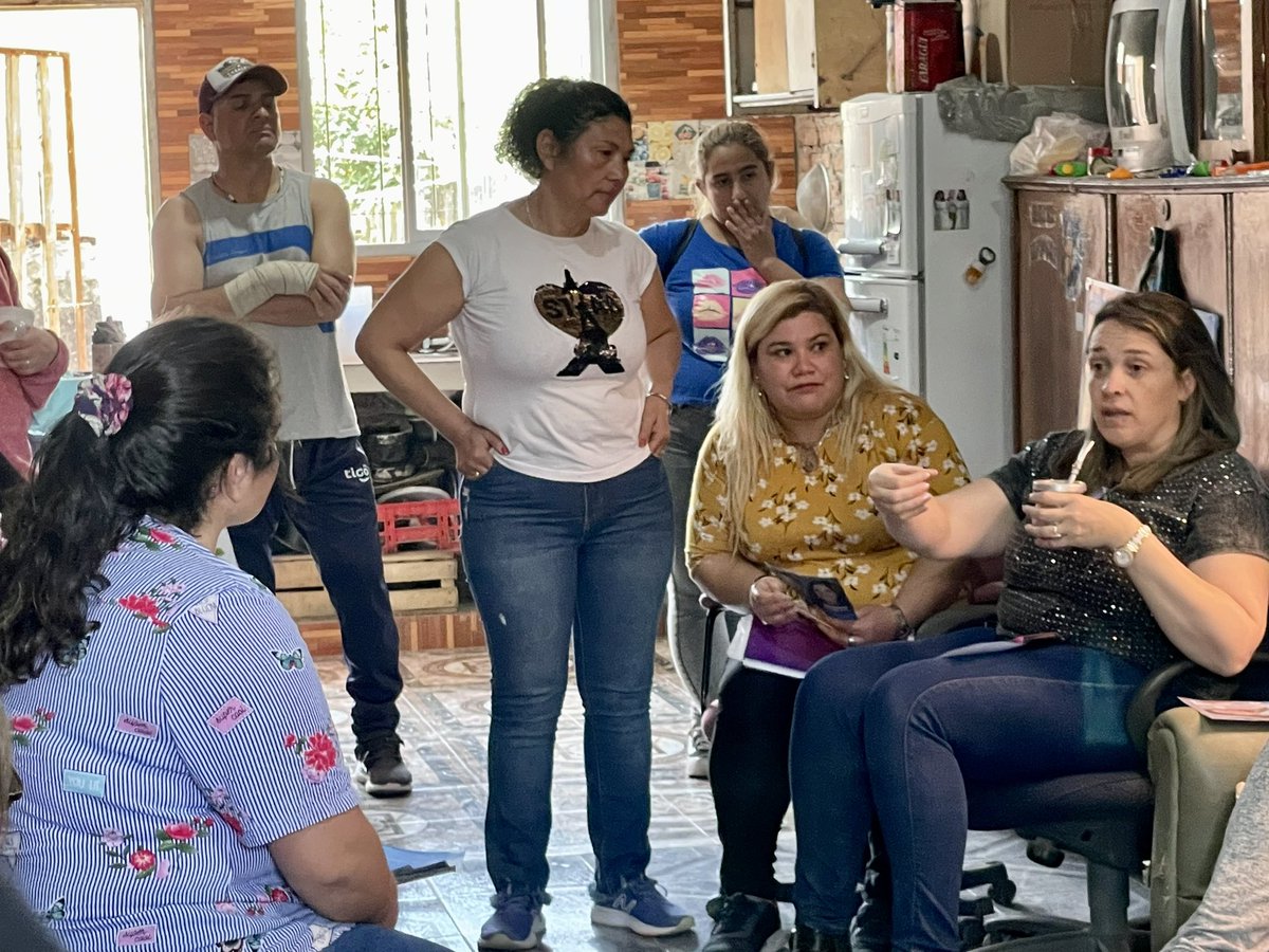 MLRamirezOK's tweet photo. Día a día, me llegan mensajes de vecinas y vecinos invitándome a recorrer sus barrios para mostrarme el trabajo comunitario que realizan desde sus organizaciones, asociaciones civiles, iglesias, merenderos y comedores, entre otros. https://t.co/49DQoeTgen