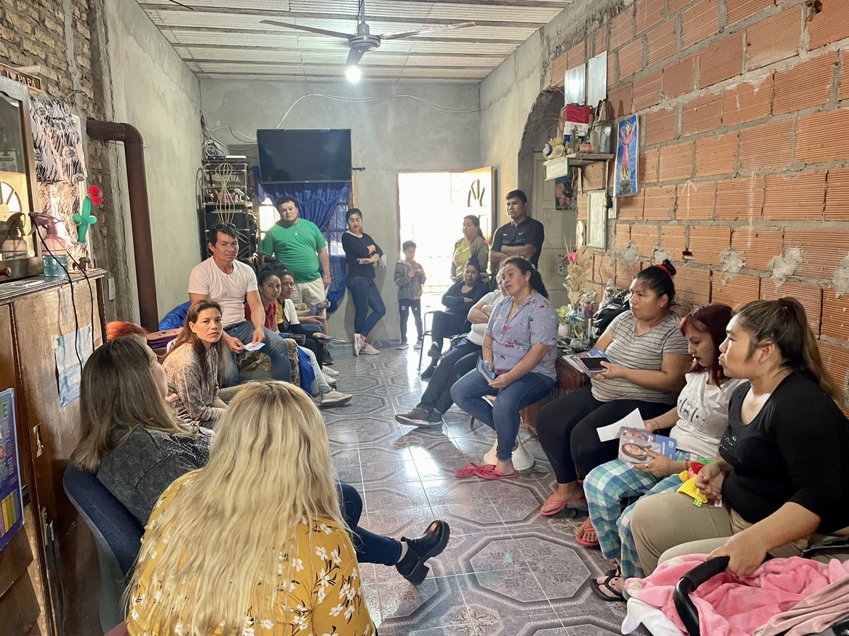 MLRamirezOK's tweet photo. Día a día, me llegan mensajes de vecinas y vecinos invitándome a recorrer sus barrios para mostrarme el trabajo comunitario que realizan desde sus organizaciones, asociaciones civiles, iglesias, merenderos y comedores, entre otros. https://t.co/49DQoeTgen