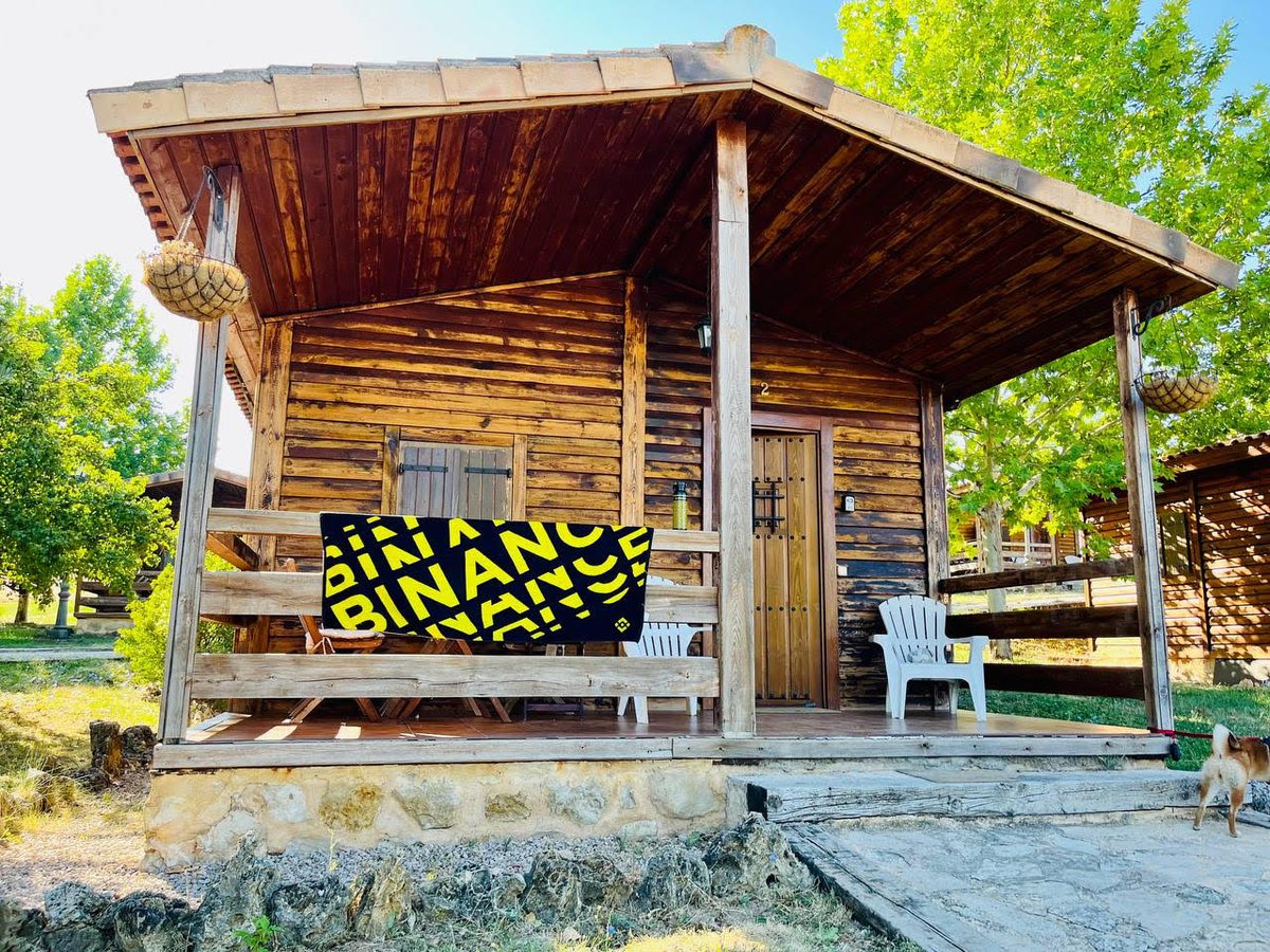 binance's tweet photo. Tell me you're a Binancian without telling me you're a Binancian.

📸 @JesuslVivas https://t.co/SlPAs4OhQs