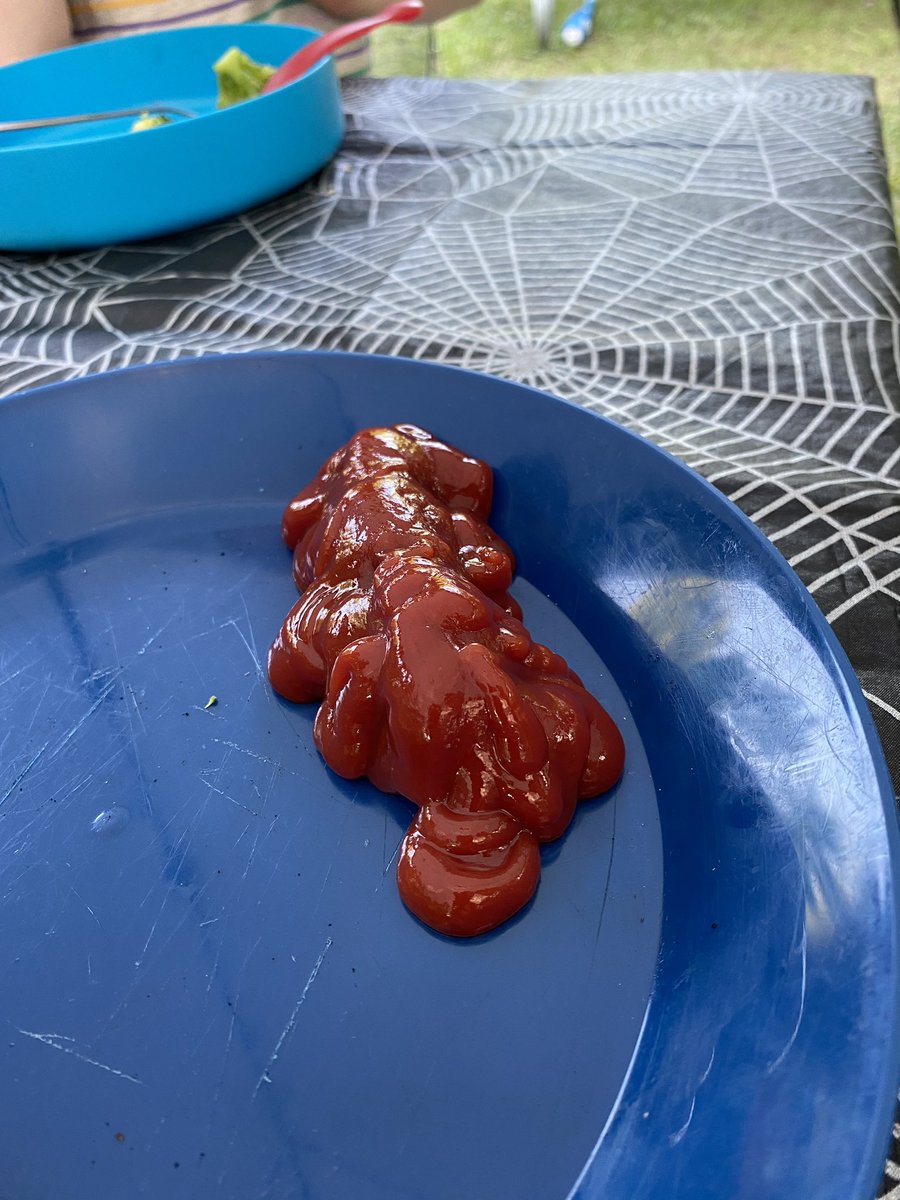 Can you identify the hotdog in this picture?