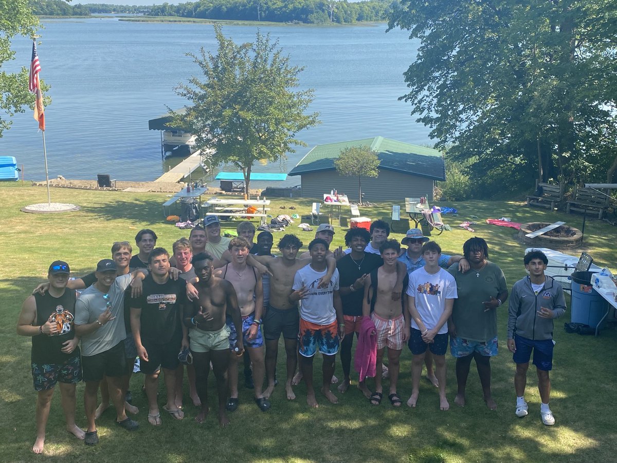 MHDspudFootball's tweet photo. Thank You to the Erdmann Family for hosting the Senior/UC Retreat - Great Food - Fantastic Fellowship!  That’s a wrap on 2023 Summer - Next up August 14! Lets Go!!!!
#Winas1 https://t.co/dsoFVqb5f4