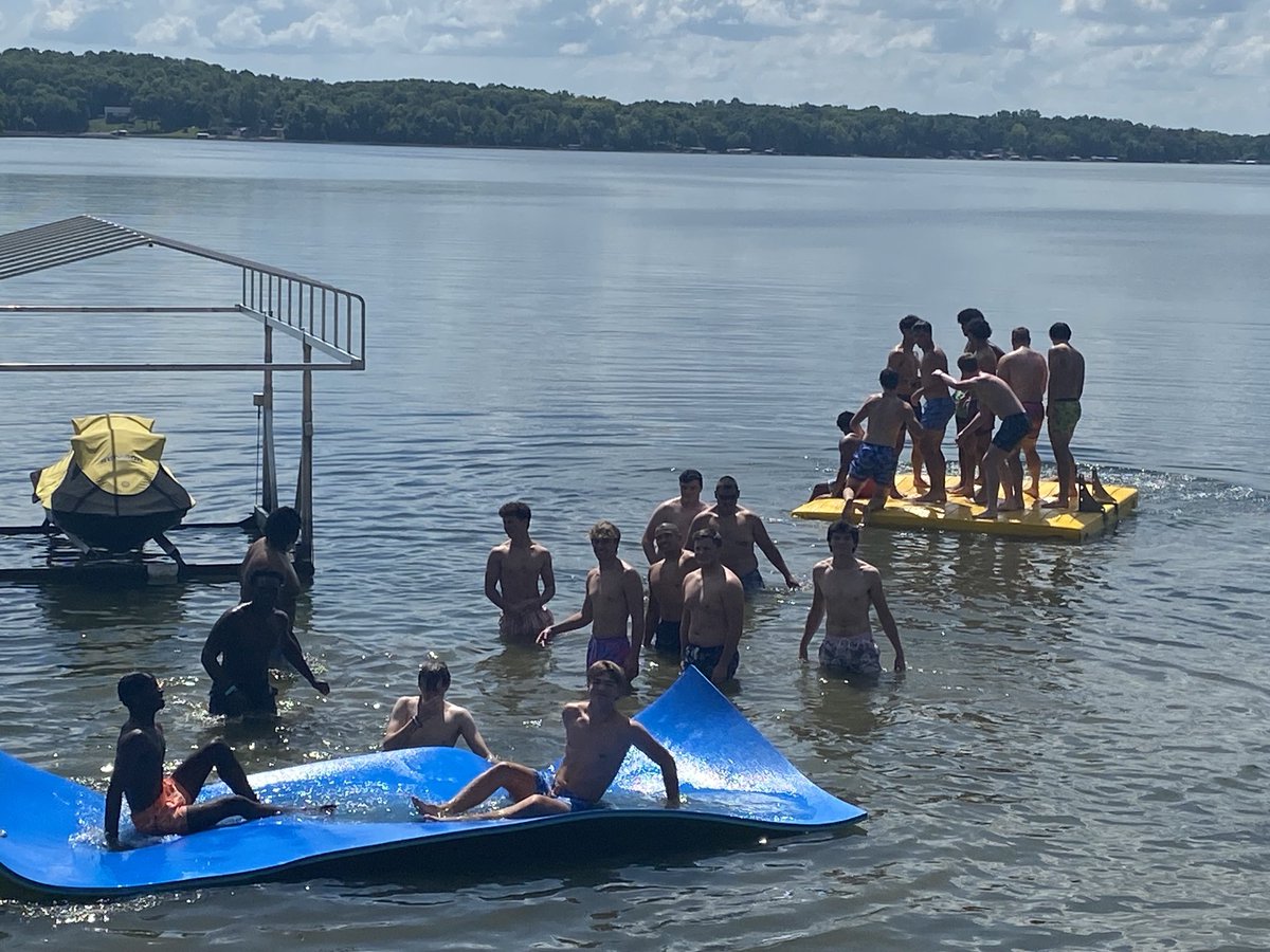 MHDspudFootball's tweet photo. Thank You to the Erdmann Family for hosting the Senior/UC Retreat - Great Food - Fantastic Fellowship!  That’s a wrap on 2023 Summer - Next up August 14! Lets Go!!!!
#Winas1 https://t.co/dsoFVqb5f4