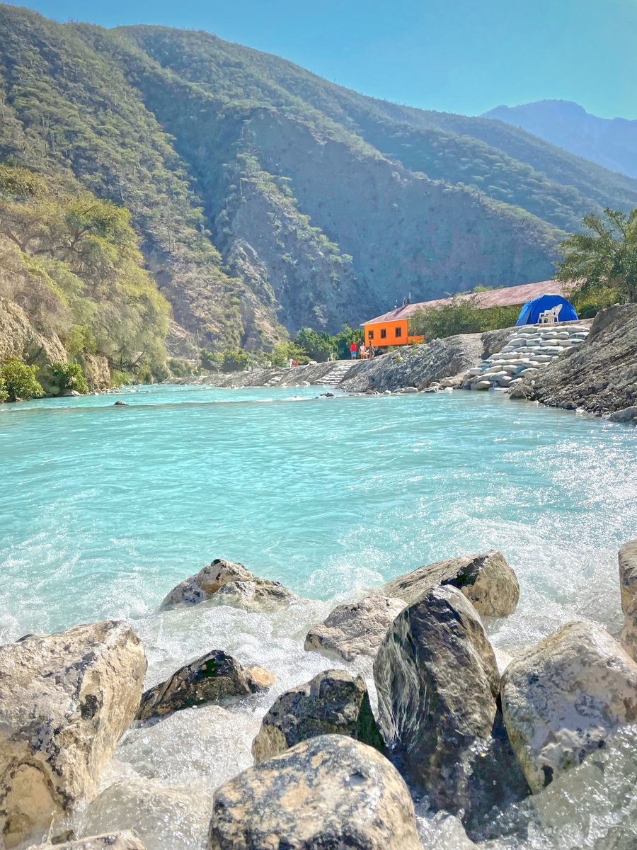 GTolantongo's tweet photo. Siente la calidez del agua y relájate con el suave susurro del río. 🌊🏊🏞😌

#GrutasTolantongo #UnOasisASuAlcance

#Rio #AzulTurquesa #AguasTermales #Relax #Naturaleza #AguasCalientes https://t.co/yRm82Z6Tyu