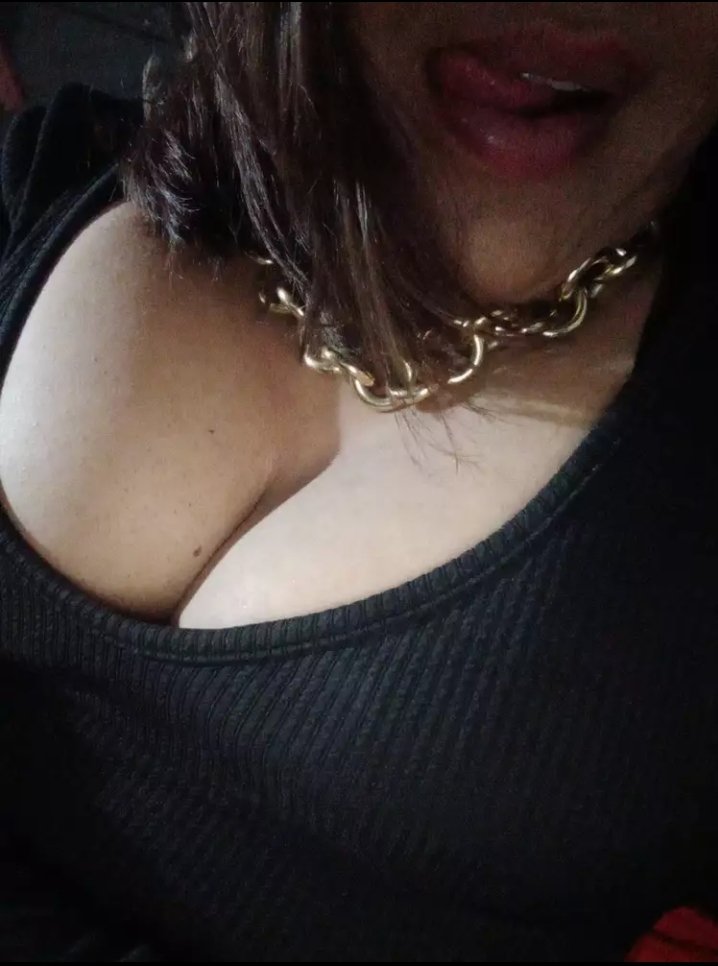 BrunaLo27610065's tweet photo. Boa noite!!! Estou afim de mamar um macho e ganhar leite gostoso na boca!!! https://t.co/K568OLVTnW
