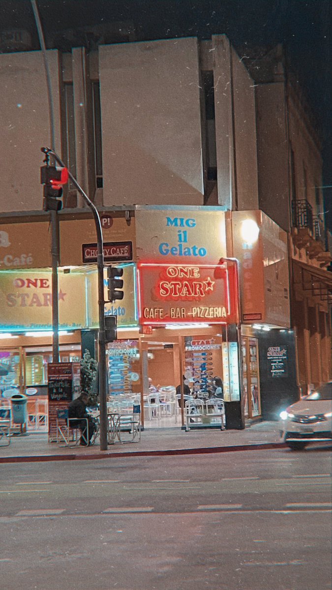bitchisplease's tweet photo. voy a extrañar la esquina de maipú y 25 https://t.co/lDvOmrDHQg