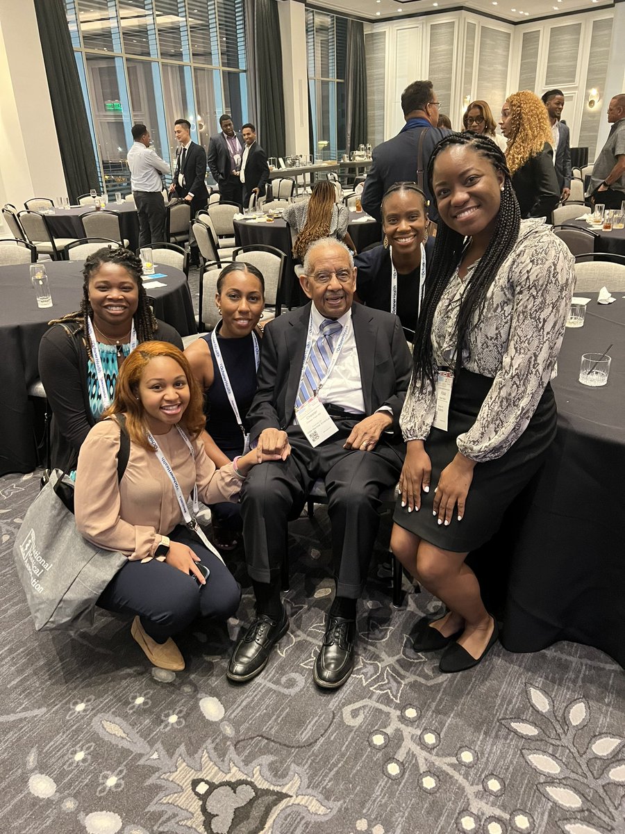 WhiteCoatWhee's tweet photo. Another empowering weekend! Very grateful to be a part of the Rabb-Venable program as a poster presenter! 👁️
#NMA #RabbVenable https://t.co/E5kKoOzY6t