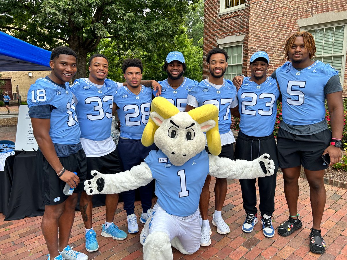 Heels4Life (@heels4lifenil) on Twitter photo Kicking it off at #memorialhall w/ our #unc community & <a href="/UNCFootball/">Carolina Football</a> for #ericchurch Kicking it off at #memorialhall w/ our #unc community & <a href="/UNCFootball/">Carolina Football</a> for #ericchurch