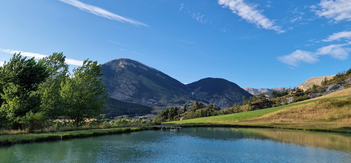 Horuss_off's tweet photo. Première soirée à la montagne, je pense à vous mes chers 💙

#silence #Vacances #montagne #relax https://t.co/8teqwwieOr