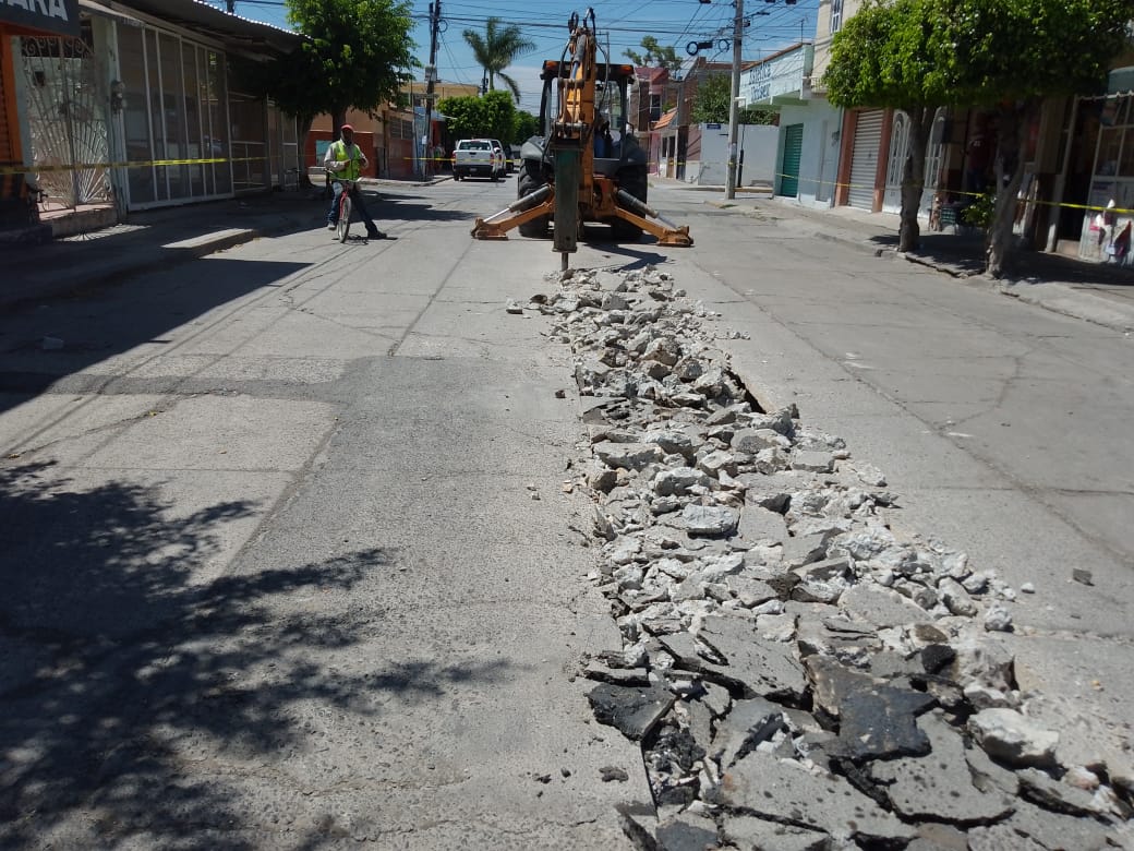 CMAPASsalamanca's tweet photo. 🛑Con la finalidad de mejorar el desalojo de aguas residuales en beneficio de los usuarios de la calle Comunicación Poniente, en la colonia Infonavit 1, el #CMAPAS, lleva a cabo la rehabilitación del drenaje sanitario.
#PorAmorAlAguaTodosUnidos https://t.co/cnre24sW6h