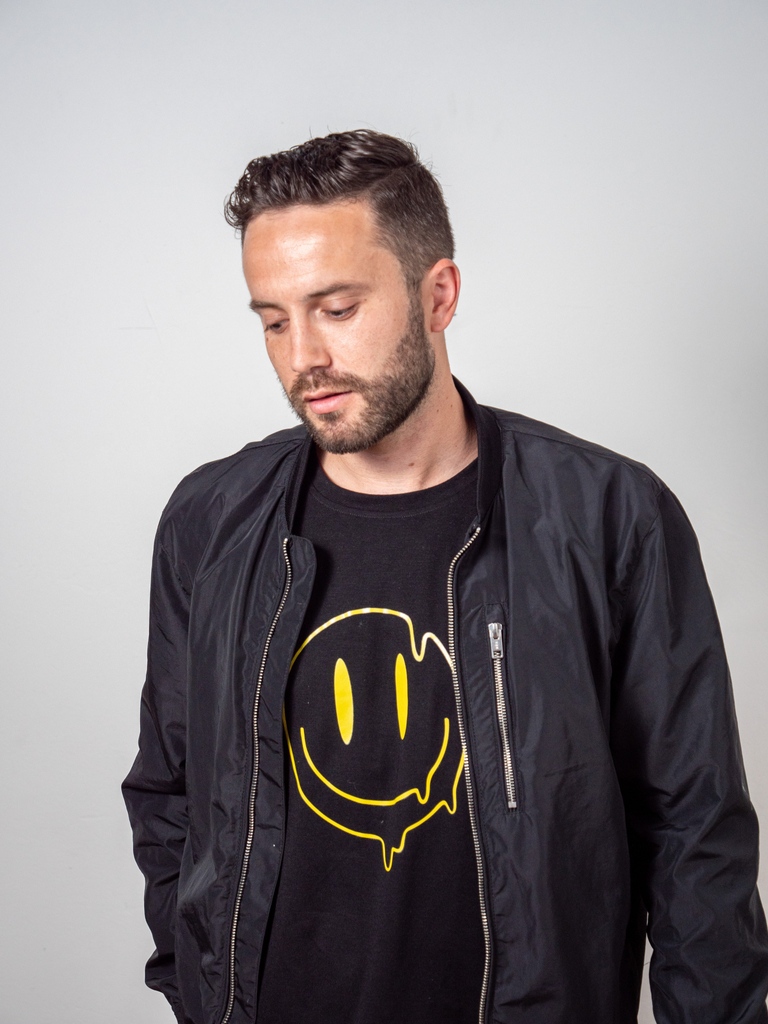 Backroomrecs's tweet photo. Influenced from bass music, with his heart in house, this traveler’s feet are firmly planted in the club scene as he crafts his unique sound of bangin’ house music.

timeslut's "Check This" is about to pop off tomorrow!

Pre-save here: https://t.co/skAJ1Sbnyg https://t.co/6K7pnlOt14