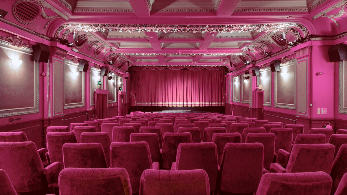 GateCinema's tweet photo. 👸🎀 Calling all Barbie fans! 🎀👸

Tomorrow, The Gate goes pink!

Join us for a whole week of nonstop Barbie!

Don't we look gorgeous? https://t.co/4TlvnIH5Ey