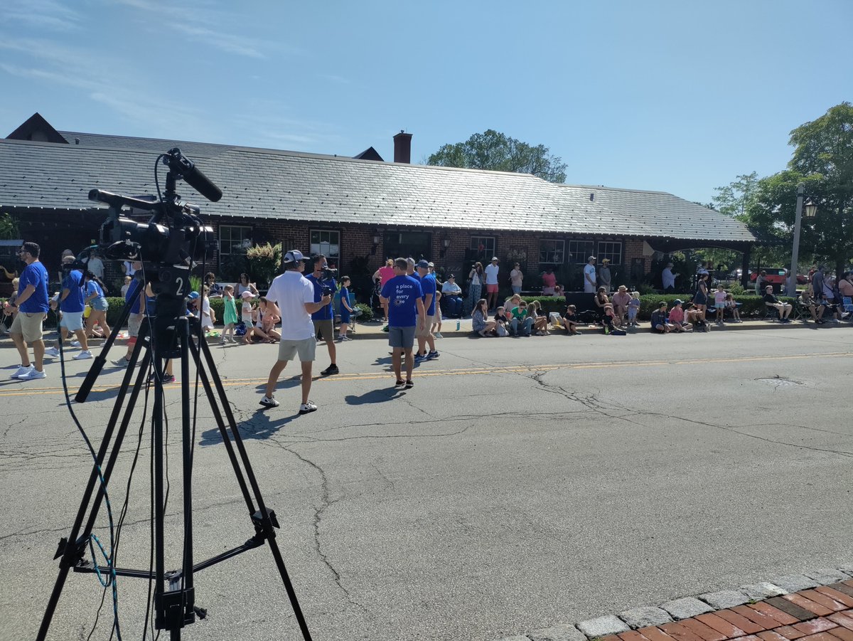 DroNationVideo's tweet image. Our team had an amazing time covering the Lake Forest Day Parade this week. Mother Nature cooperated and we rolled with wireless cameras and a drone! #parade #lakeforestday #video #eventcoverage #funinthesun #chicagoland #summer2023 #summertime #dji #canon #hollyland
