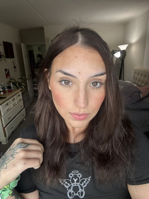 Brown 👁️ girl https://t.co/y1SDWxeA5T