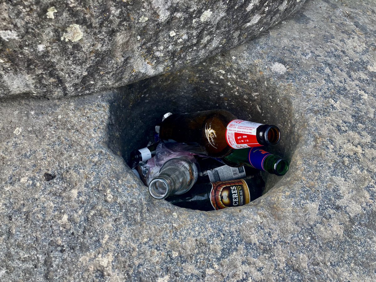 ValorVeio's tweet photo. Le macine della Mola di #IsolaFarnese, protagoniste in una scena del film di Pinocchio del 1982 di Comencini, ormai ridotte in 🚮 dei rifiuti da 4 incivili “schiaccia cicoria”. Forse Veio per proteggersi deve tornare nel oblio …. 😒Anche se poco aiutata da chi dovrebbe!! 😒 https://t.co/JaK0OA0RM9