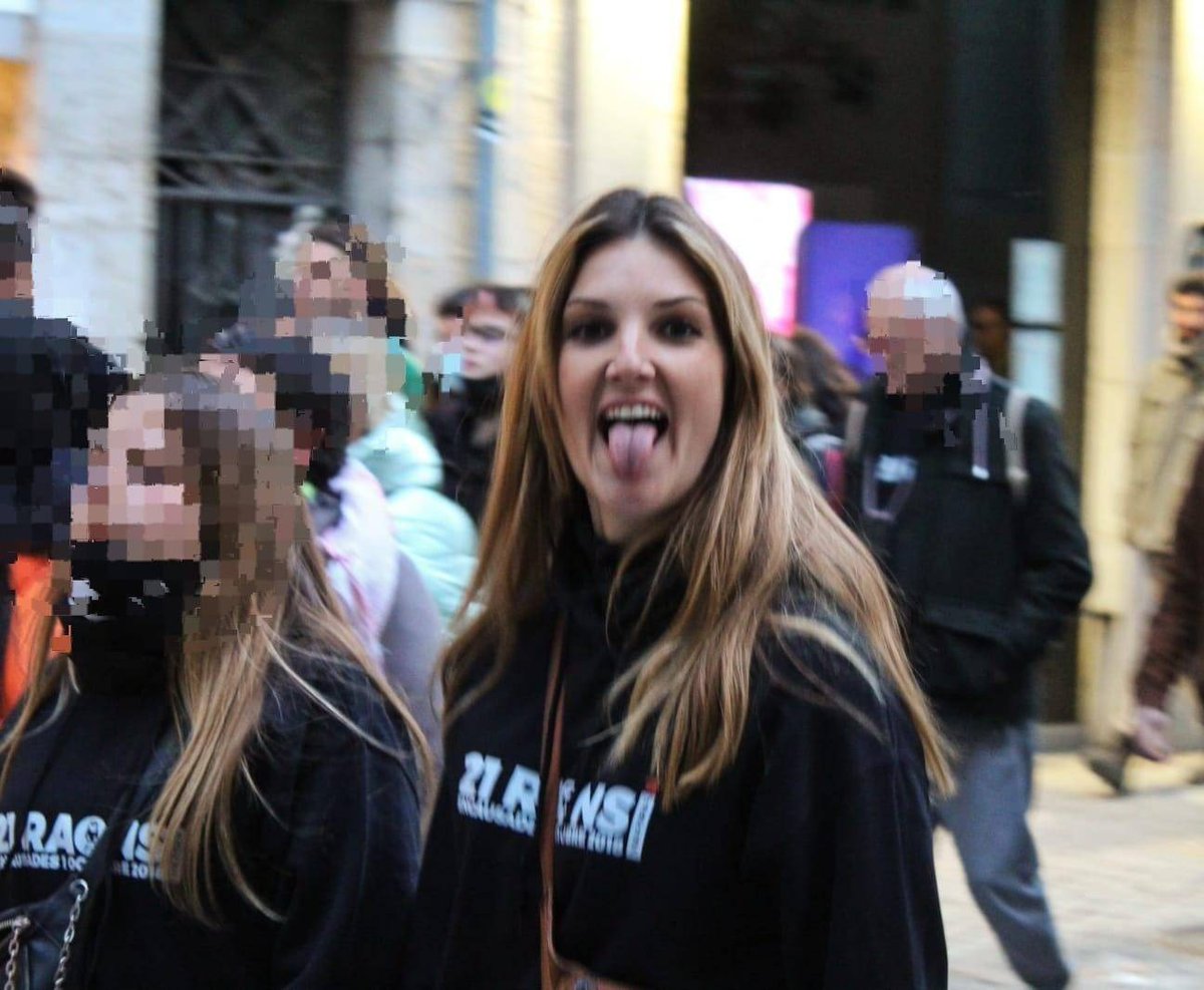 Maria Isern Torres, veïna d'Establiments, Mallorca, és una agent de la policia que ha utilitzat tots els mecanismes dels quals ha disposat, per portar a terme la seva missió d'espionatge: 

1.Manipulació i tortura emocional. 

#GironaInfiltrada