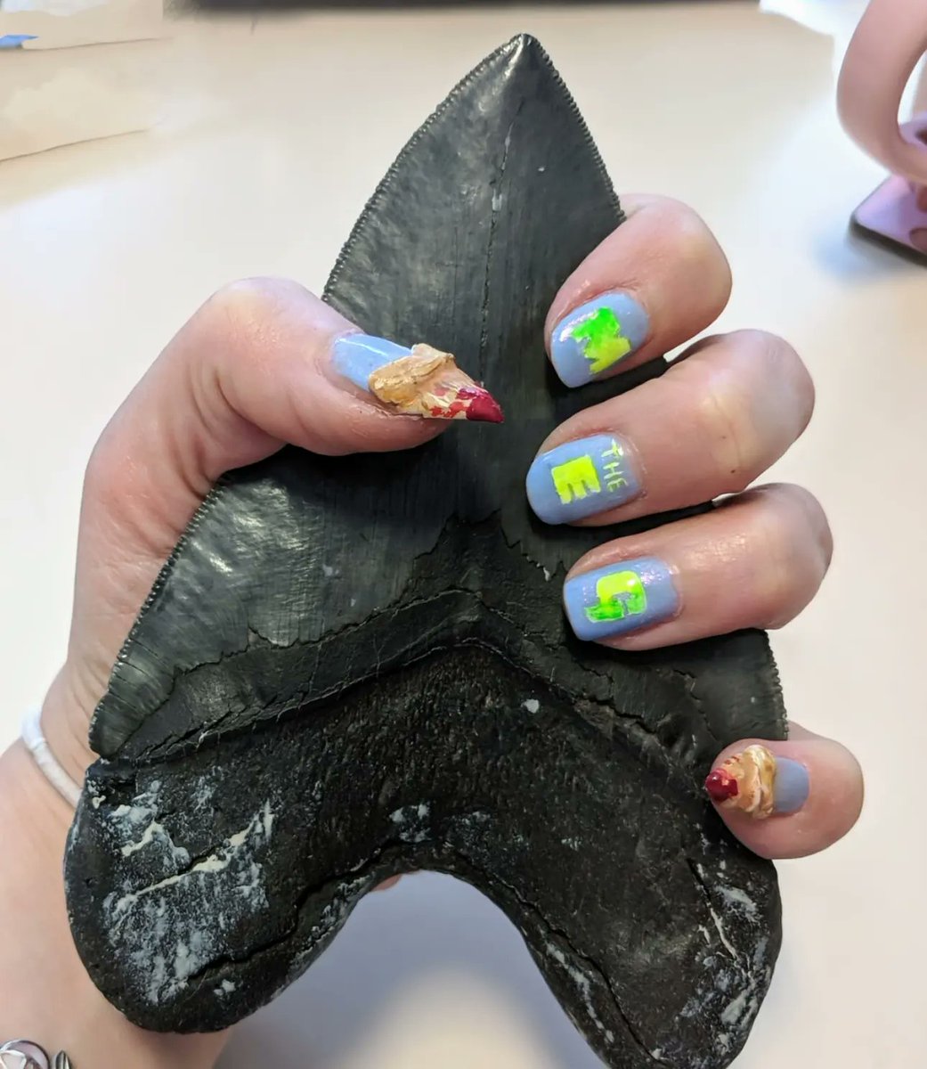 In anticipation of <a href="/MegMovie/">Meg 2</a> being released tomorrow, here is a #throwback to some amazing nail art by <a href="/10Tackles/">Amy Scott-Murray</a> from 2018 for the first film. 

#Meg2 #megalodon