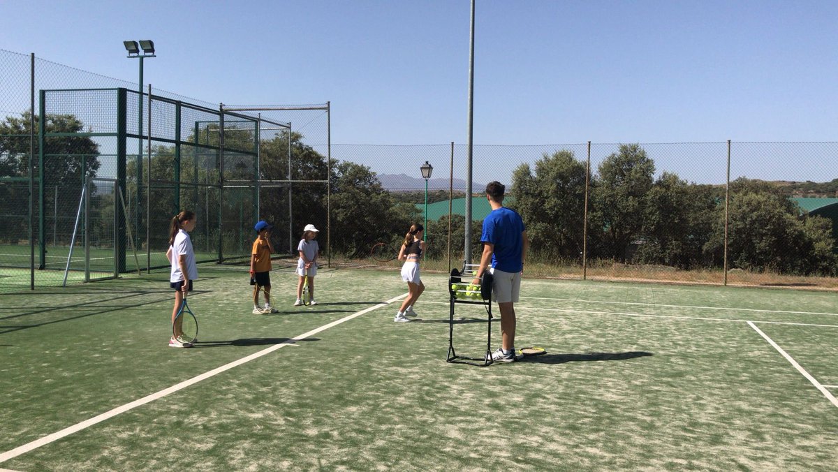 CTparamera's tweet photo. 🎾El II Campus de Tenis Verano 2023, organizado por el CT Paramera, cierra el mes de julio con una participación que supera el medio centenar de inscritos 

https://t.co/0kzTtNDpta https://t.co/bk5ofFADPi