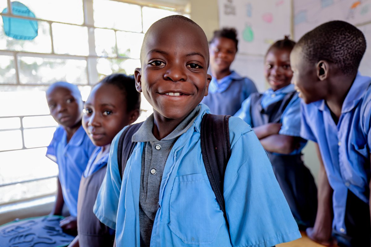 There is no greater reward! By providing the necessary materials and tools, Siksha Foundation has directly contributed to the lives and education of over 20,000 children.
.
.
#siksha #sikshafoundation #buildabetterfuture #future #educationforall #education #dogood
#goodchange