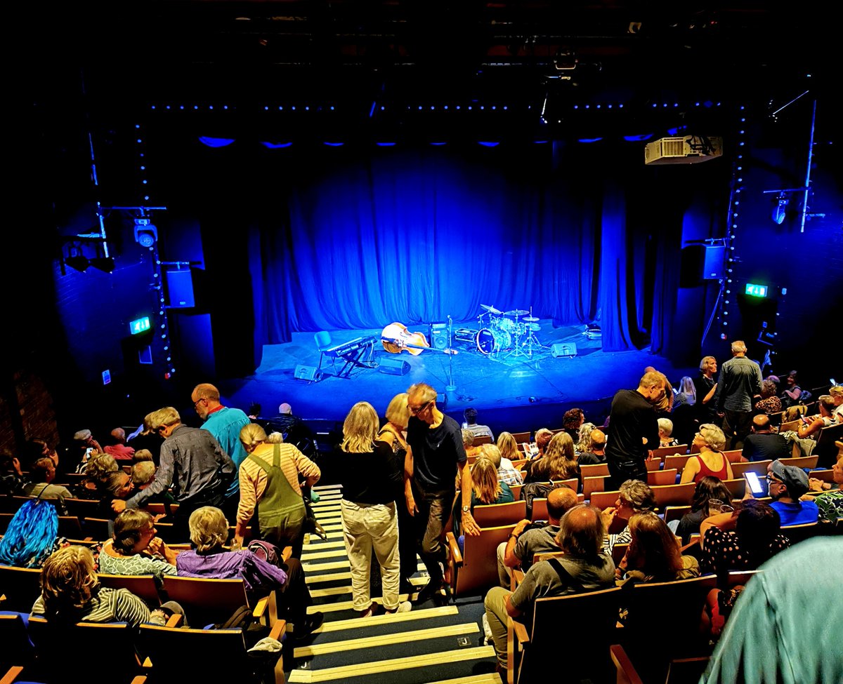 BluesmanMikeF's tweet image. Amazing nite down South on Tuesday @RedgraveTheatre Clifton #Bristol with @MaryCoughlan4 - Had been so so long but was well worth the wait. Watch out for #SongsForBedtime tonite too... #KeepinItLive #GoodTimes #MaryCoughlan