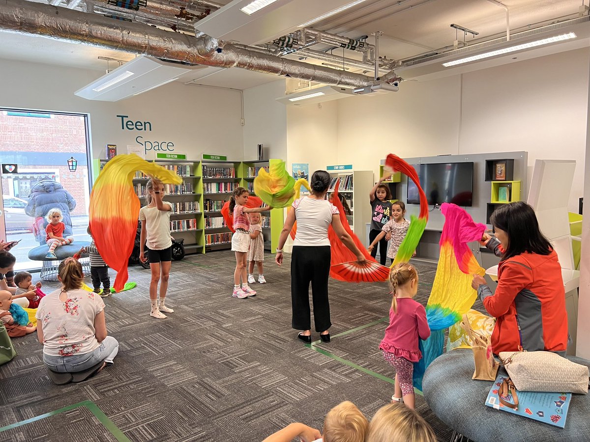 greenwich_clib's tweet photo. "🎉📚 Amazing start to summer events at the library today! Sinman's performance, Chinese dance, and captivating story time delighted the children. Stay tuned for more fun-filled activities! #SummerLibraryEvents @GreenwichLibs @Royal_Greenwich @Better_UK #LoveLibraries https://t.co/3WMdQwmUHb