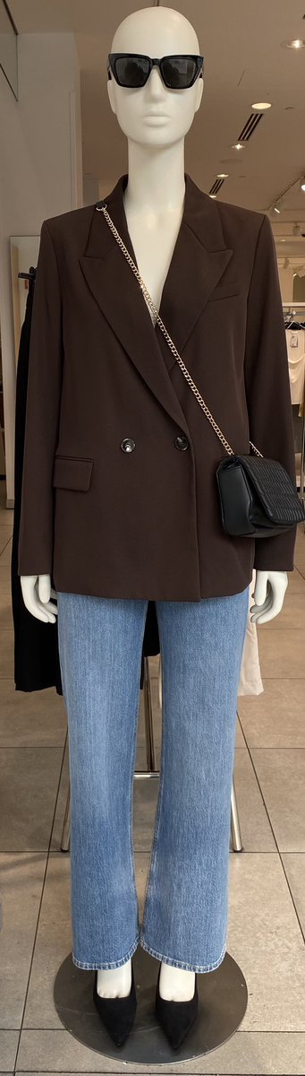 Aswad_Champion's tweet image. Easing into Fall with the Girlies 🍁✨ styled by yours truly #VisualMerchandiser