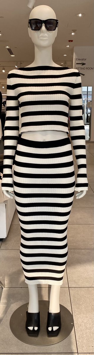 Aswad_Champion's tweet image. Easing into Fall with the Girlies 🍁✨ styled by yours truly #VisualMerchandiser