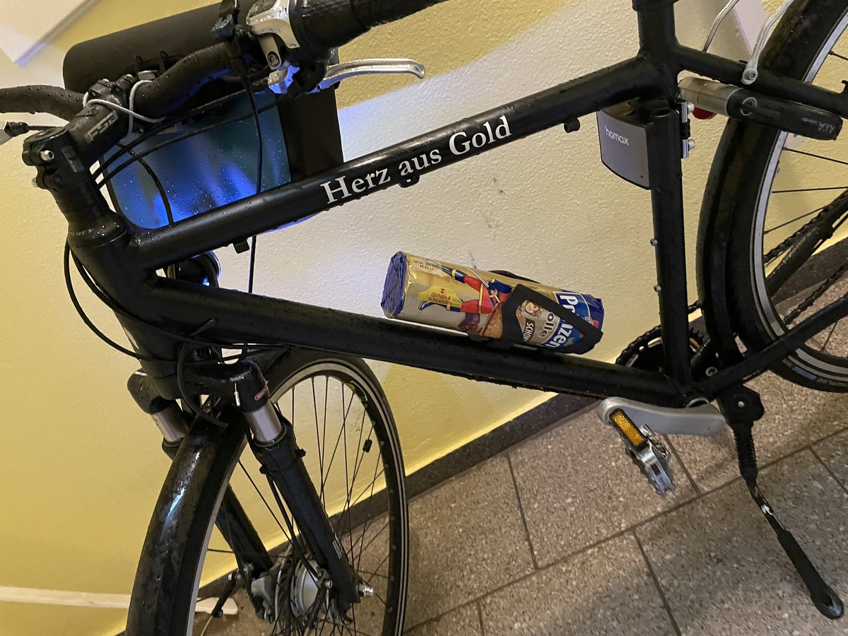 JoernDraws's tweet photo. My bike comes with a cookie holder. https://t.co/RtGJrzQxWV