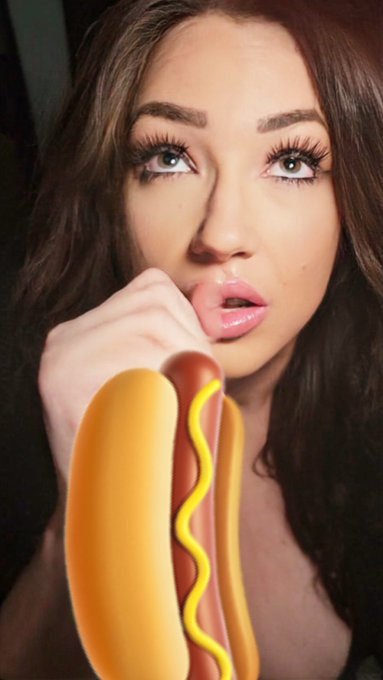 What&rsquo;s behind the hotdog? https://t.co/urH4yVytVi