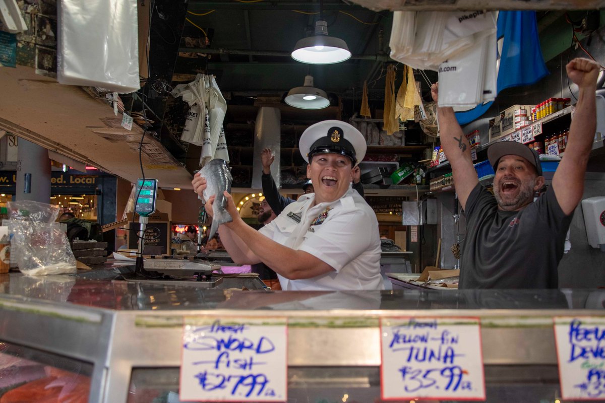 USPacificFleet's tweet image. When #USPacificFleet Sailors aren't training or deploying across the Pacific you just might find them at events like the #Seattle #SeaFair 🌊 ⚓️
@USNavy @SurfaceWarriors #USNavy