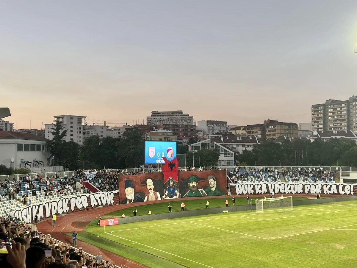 kosovarfootball's tweet photo. Kush ka vdek për atdhe, nuk ka vdekur, por ka le! 🇽🇰🇦🇱 https://t.co/jEulT2Sh3N