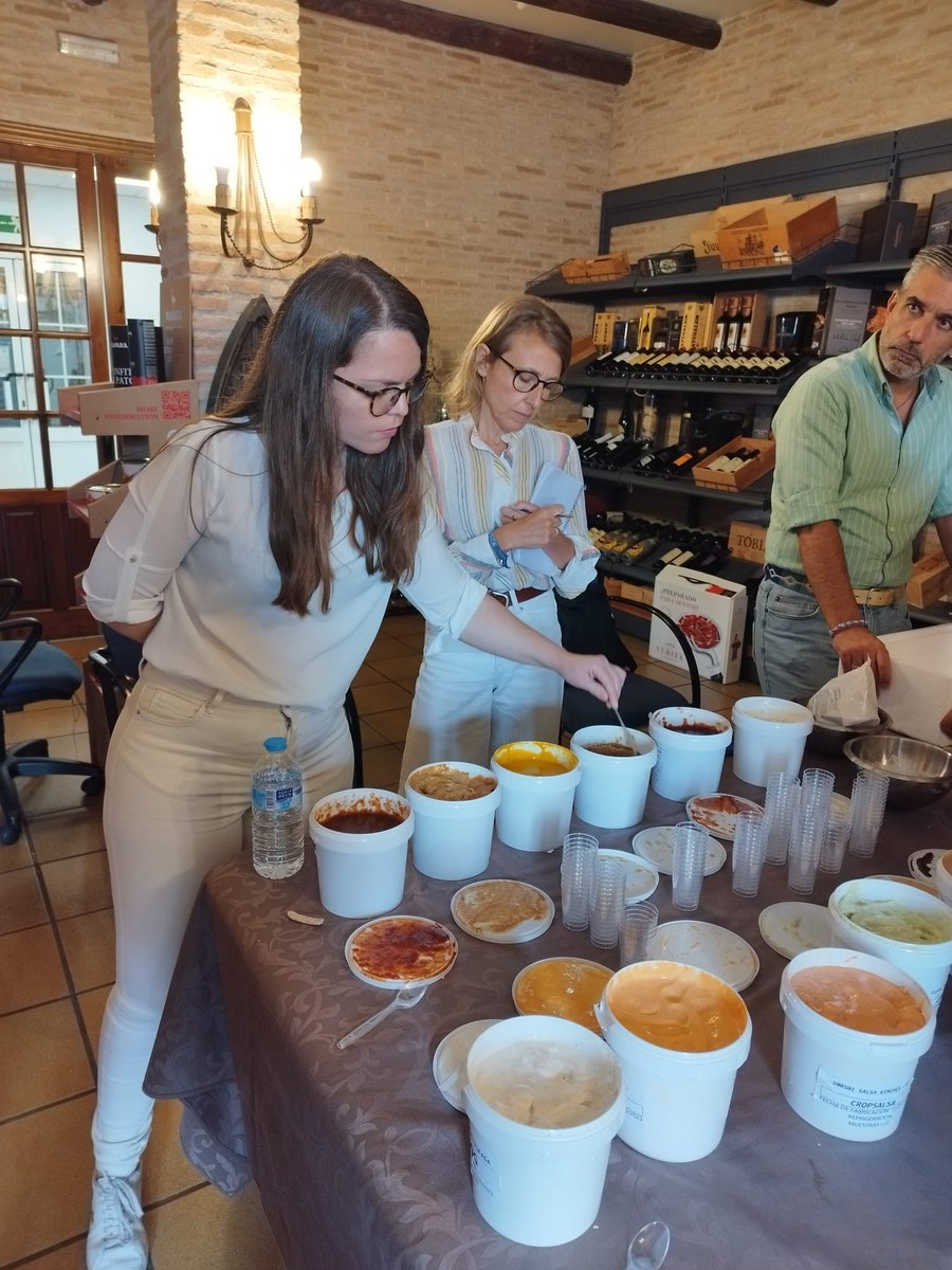 PickingMarket's tweet photo. ¡Estamos preparando un Septiembre con muchas novedades! 🙌👌

Siempre nos encontramos en la búsqueda de las mejores soluciones gastronómicas para nuestros clientes...👨🏻‍🍳

¡Pronto os contaremos más sobre #Cropsalsa y sus productos, son una pasada!🔝🌟

#PickingMarket #Producto https://t.co/9LFwjwx37O