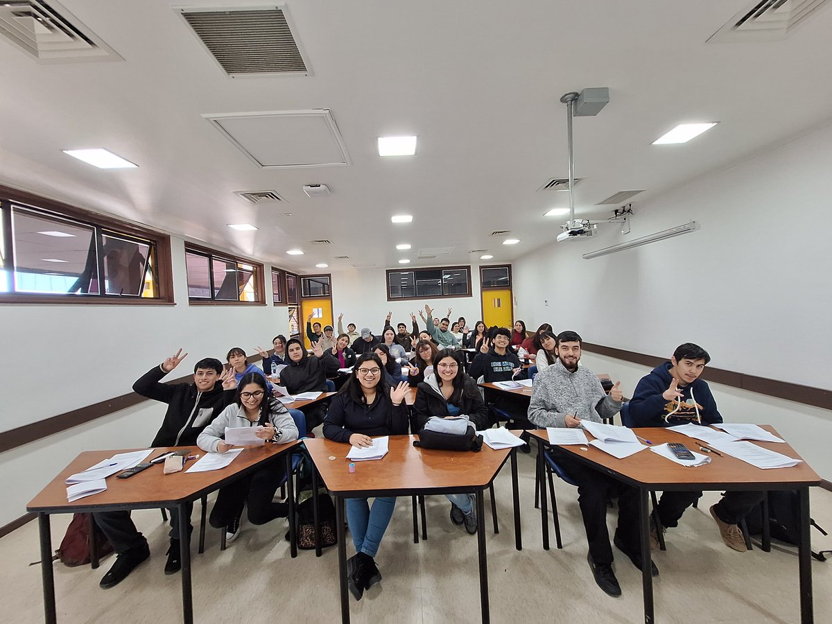 fmorales_ubb's tweet photo. Buena actitud para ser los últimos 15 minutos de nuestra asignatura de contabilidad avanzada, y prueba final #ubiobio https://t.co/mQNMtf2t5l