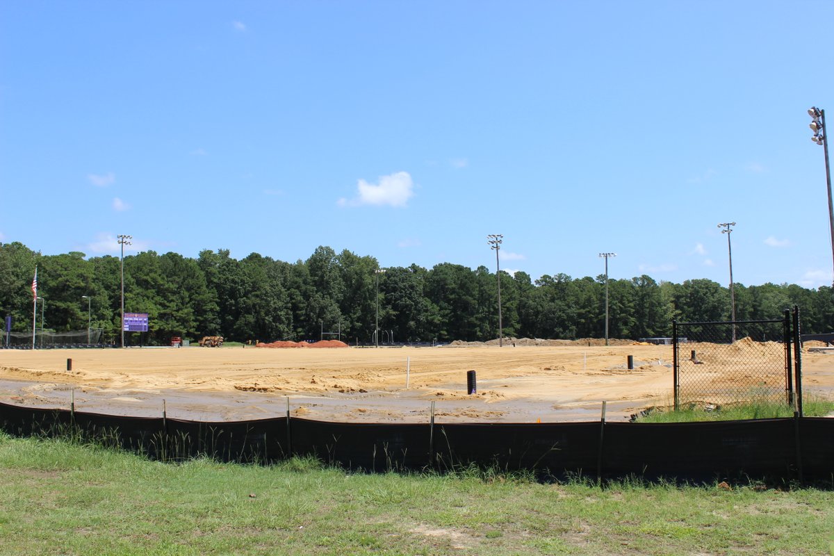 Flo1Schools's tweet photo. Landscaping, paving and Wilson baseball, Oh My! Summer renovations at Wilson included paving the parking lots, beautiful new landscaping around the school, new fencing around the tennis courts, outdoor lighting, a renovated chorus room and work on the baseball field. #F1SBuilds https://t.co/TLzj6lSWE6