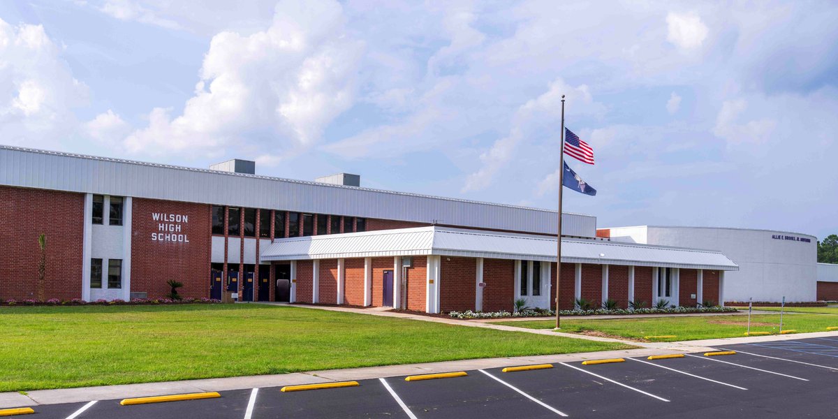 Flo1Schools's tweet photo. Landscaping, paving and Wilson baseball, Oh My! Summer renovations at Wilson included paving the parking lots, beautiful new landscaping around the school, new fencing around the tennis courts, outdoor lighting, a renovated chorus room and work on the baseball field. #F1SBuilds https://t.co/TLzj6lSWE6