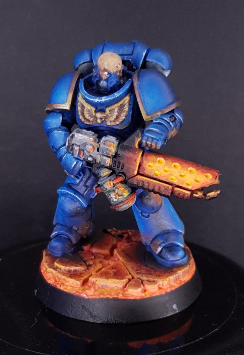Farbencio's tweet photo. Buenas tardes/noches. Como esta semana me la tomo de relax ya de directos, he podido terminar la 2a #miniofthemonth Así que aquí os la dejo, con pena lista incluida. Espero que os guste! #warhammer40k #WarhammerCommunity #wip #paintingminiatures #spacemarine #PaintingWarhammer https://t.co/z1rayaUCti