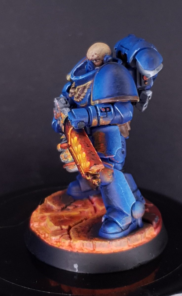 Farbencio's tweet photo. Buenas tardes/noches. Como esta semana me la tomo de relax ya de directos, he podido terminar la 2a #miniofthemonth Así que aquí os la dejo, con pena lista incluida. Espero que os guste! #warhammer40k #WarhammerCommunity #wip #paintingminiatures #spacemarine #PaintingWarhammer https://t.co/z1rayaUCti
