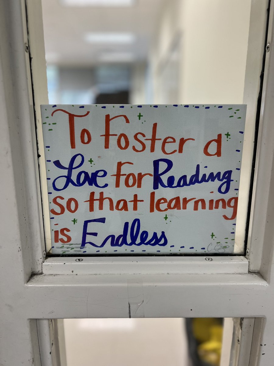 SMYLES83's tweet photo. Although our teachers have been at the ACE Summit, today was the first day back for all staff. Today we reflected, refined, and published our WHY on canvas to be displayed around the school! #LetsSPLASH💦 #DiveintoSUCCESS 🐬 #ACEDallasISD @SpruceV_T @Region2DISD @DouglassStem https://t.co/VtrUcG8zaM