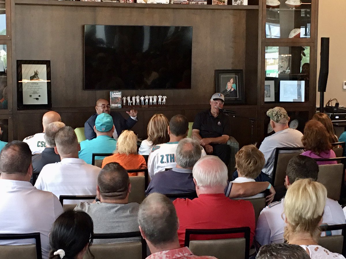 Larry_Csonka39's tweet image. Talked about HEAD ON at Don Shula’s American Kitchen at @ProFootballHOF this week. Thanks also to Stark Library of Canton. Fun event, great to see everyone!
#HEADON