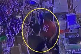 donfelixspm's tweet photo. La mujer que mató al chino no se la comieron con #chowfan como alegaba su papá para desviar; ha sido capturada en la "Madre Patria" y será sometida a la justicia. En principio salió a Colombia, luego se trasladó a otros países para finalmente caer en España https://t.co/WAMt57D1vl