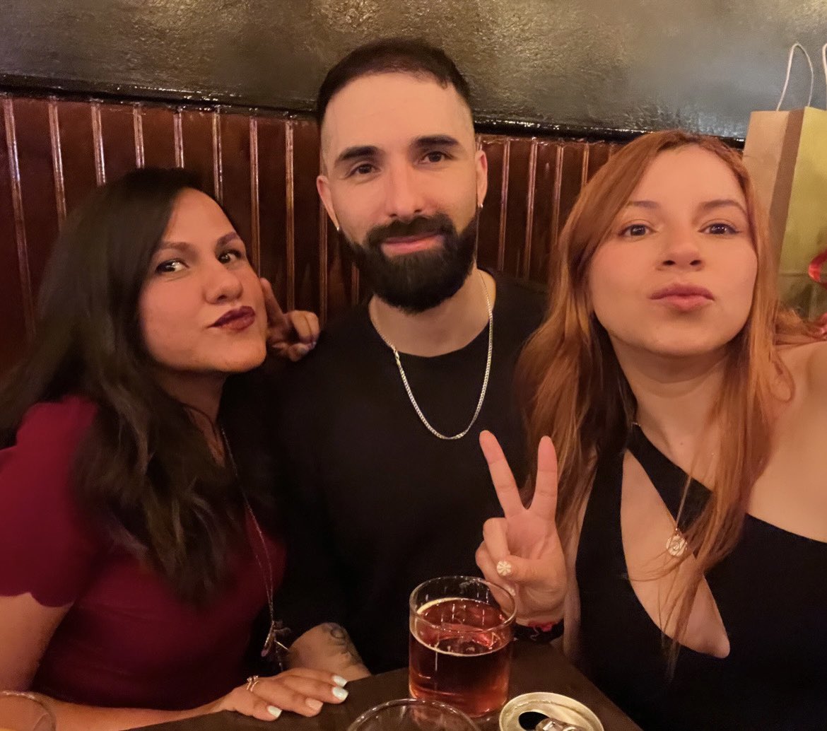 SurferSamy's tweet image. Somos gente linda. ✨💅🏻 @PabsNavs  #Jeni