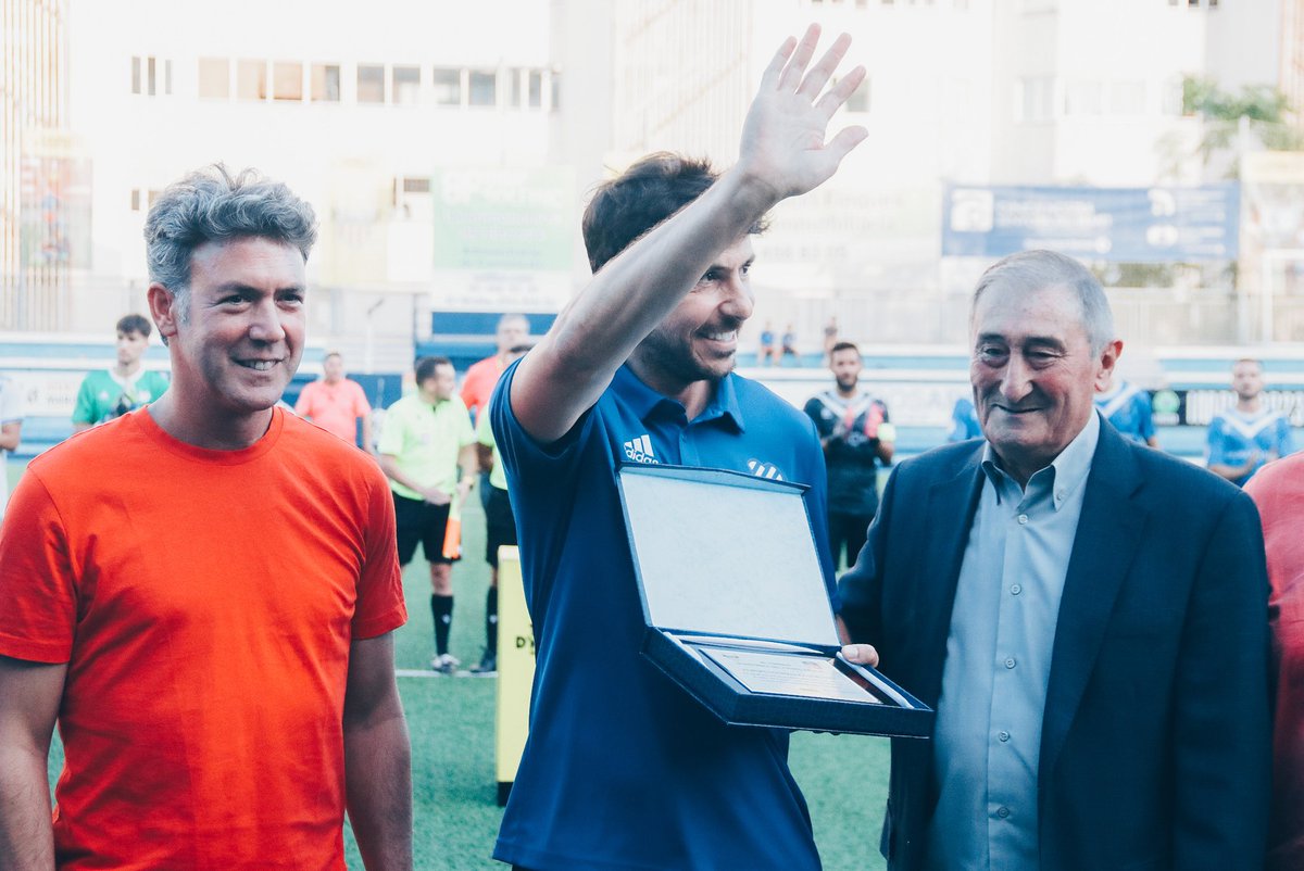 Club Esportiu Europa (@ceeuropa) on Twitter photo Abans de l'inici del Badalona-Europa, el <a href="/thistorics/">Torneig d'Històrics</a> ha homenatjat el capità Alberto González, retirat al final de la temporada passada.
Ets etern, 'muralla'! <a href="/gonzabeto8/">Alberto González</a> Abans de l'inici del Badalona-Europa, el <a href="/thistorics/">Torneig d'Històrics</a> ha homenatjat el capità Alberto González, retirat al final de la temporada passada.
Ets etern, 'muralla'! <a href="/gonzabeto8/">Alberto González</a>