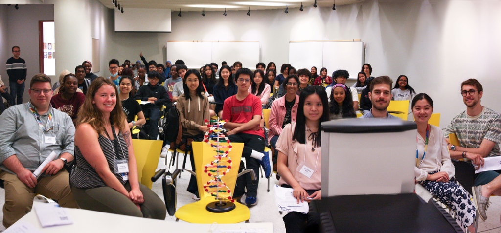 MoGen_Grad's tweet photo. 🔬 Inspiring the next generation of scientists! Our MoGen grad students — Sina Fatehi, Ryan Marks, Sophie Karolczak, Yin Chen Wan, Francis Lefebvre &amp; Chen Chen — spoke and connected with high school students at SMP and STEAM-D; programs run by @TemertyMedicine. #Mentorship https://t.co/lg0HbHlPNT