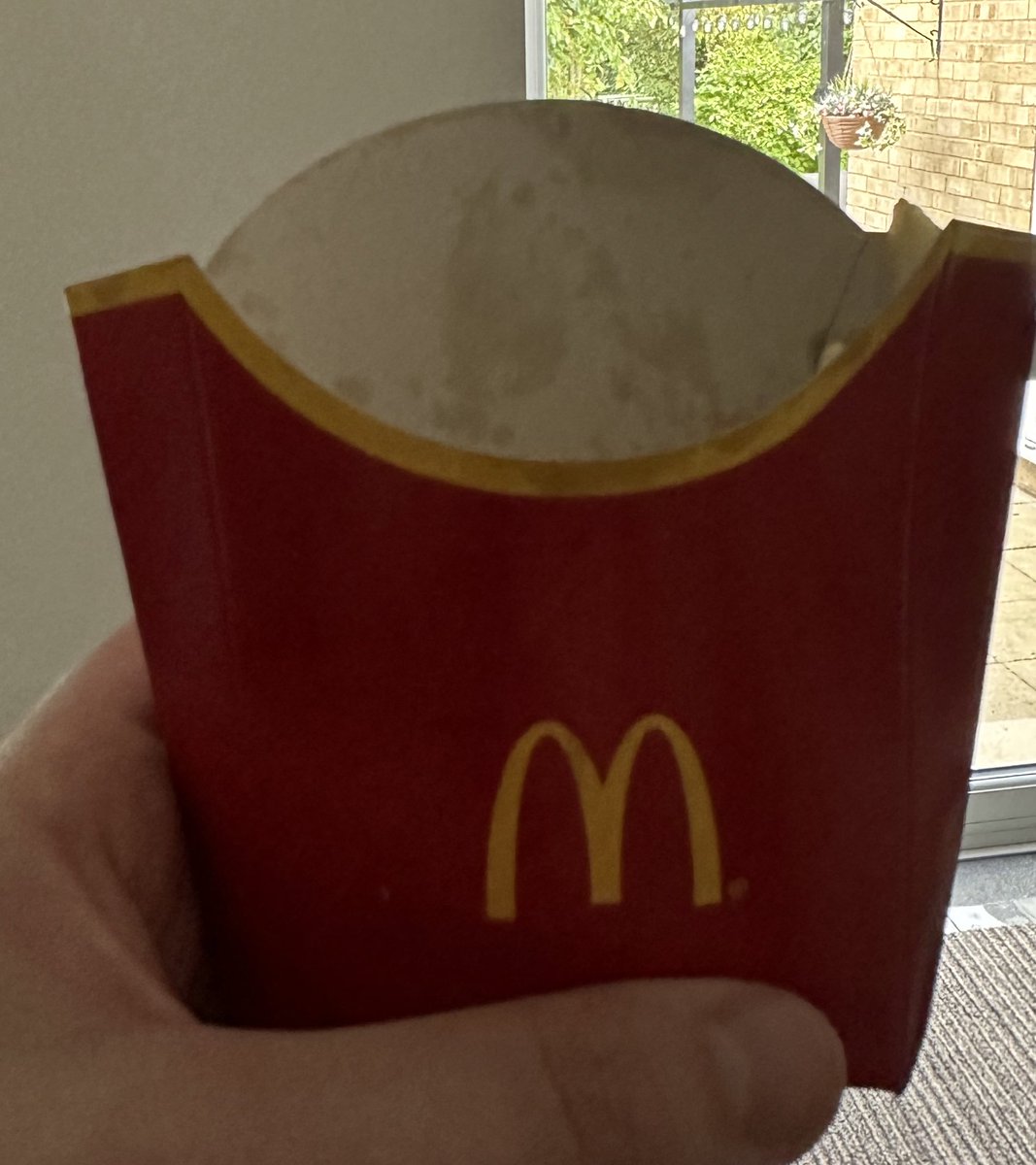 luigim571's tweet photo. Thanks @McDonaldsUK for the not so medium fries! I didn’t realise that the cost of living crisis had hit McDonald’s as well! #WheresMyFries 🤷🏻‍♂️ #ImNotLovinIt #McDonalds https://t.co/jevDQh0uTx